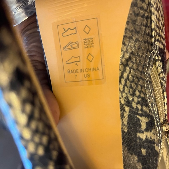 Snakeskin knee high boots - Picture 7 of 16